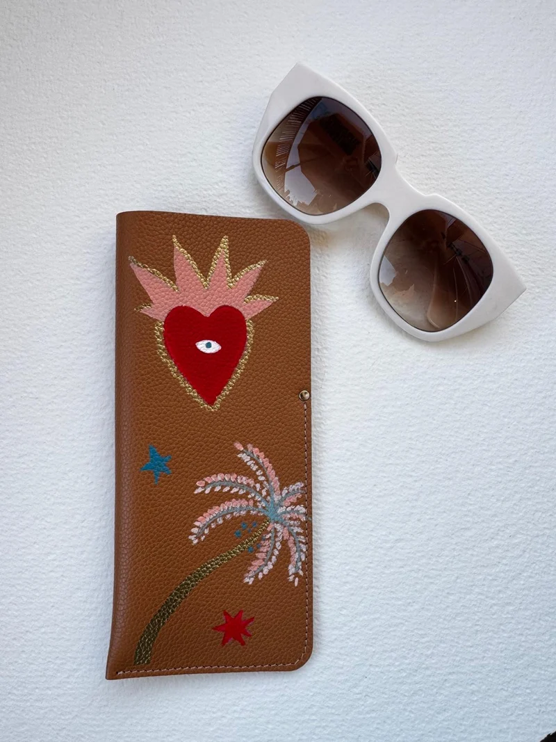 Étui À Lunettes En Cuir Love Is All