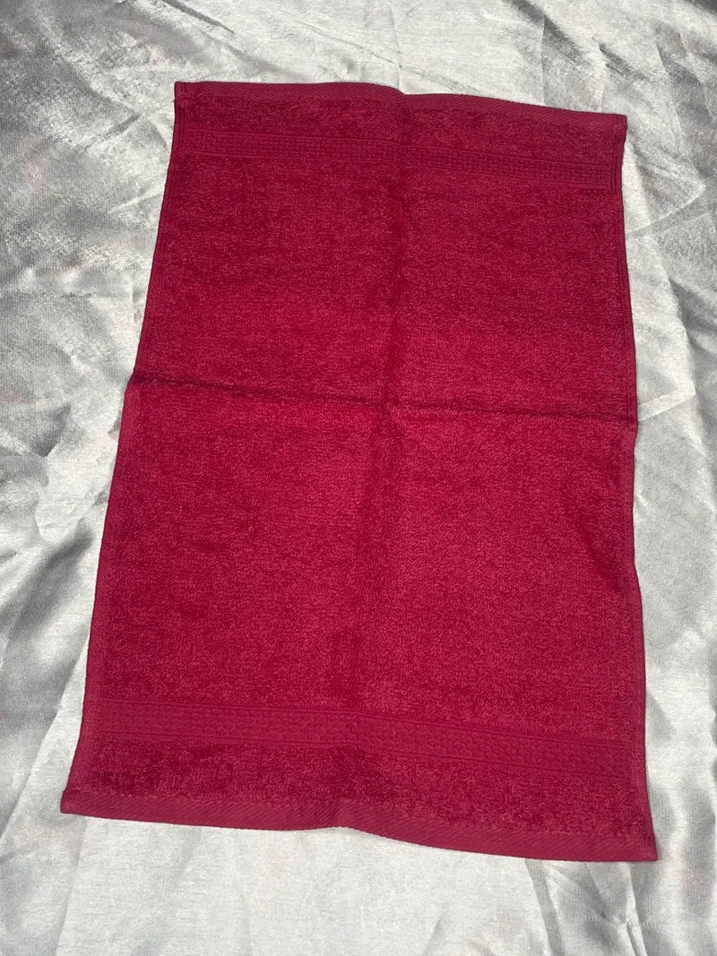 Petite serviette rose foncé - personnalisée