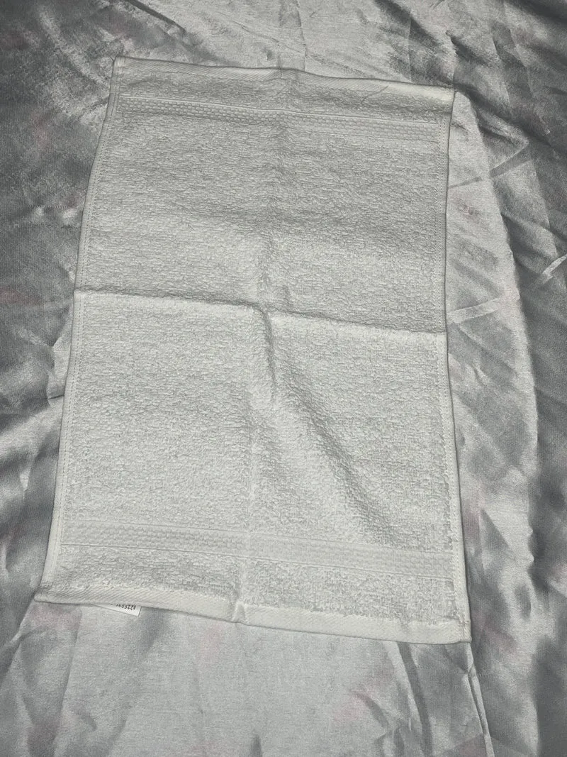 Petite serviette blanche - personnalisée