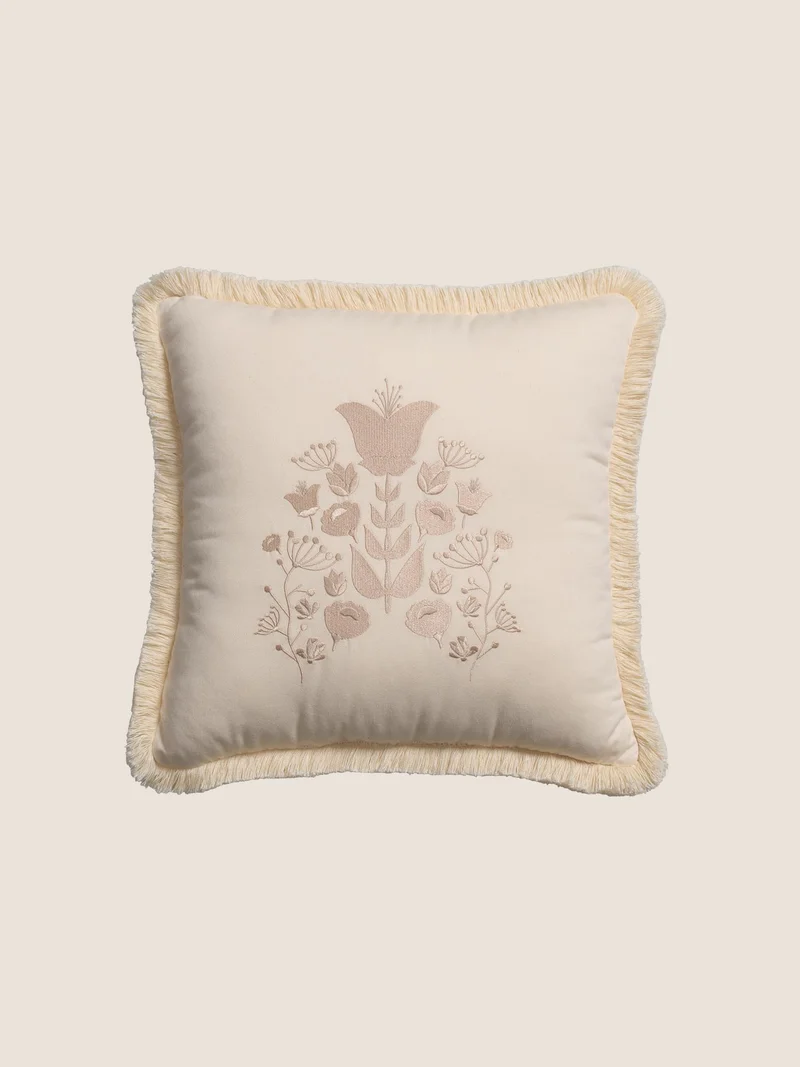 Coussin boho brodé à la main