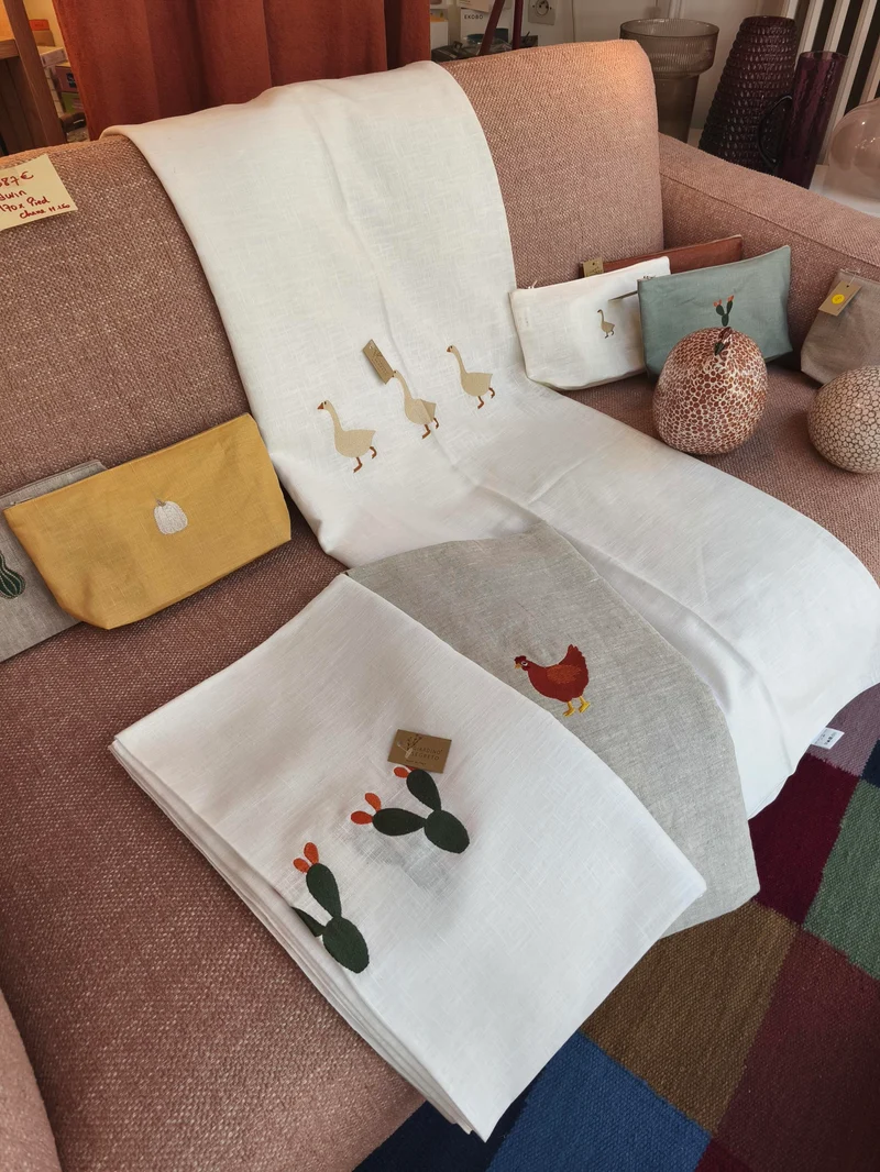 Nappe en lin brodée