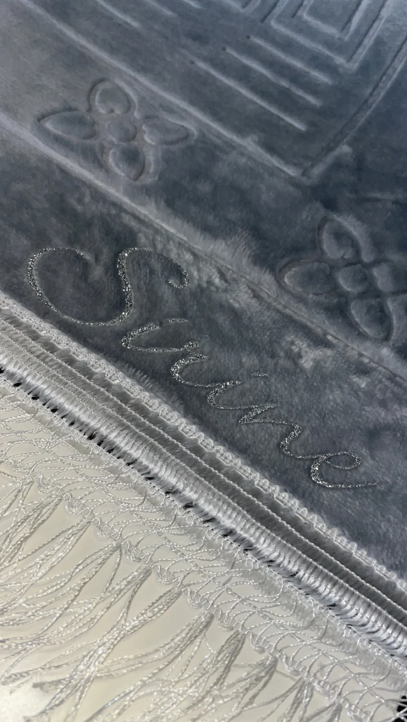 Tapis en velours épais gris clair - personnalisé