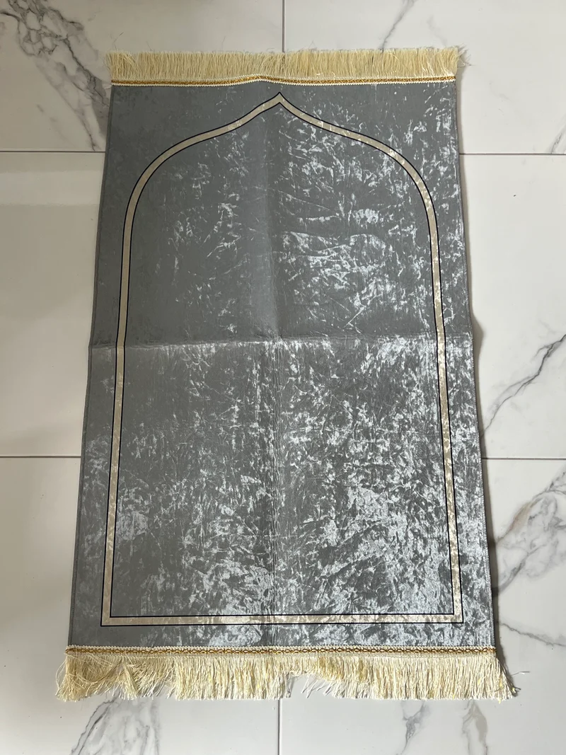 Tapis adulte fin gris - sans personnalisation