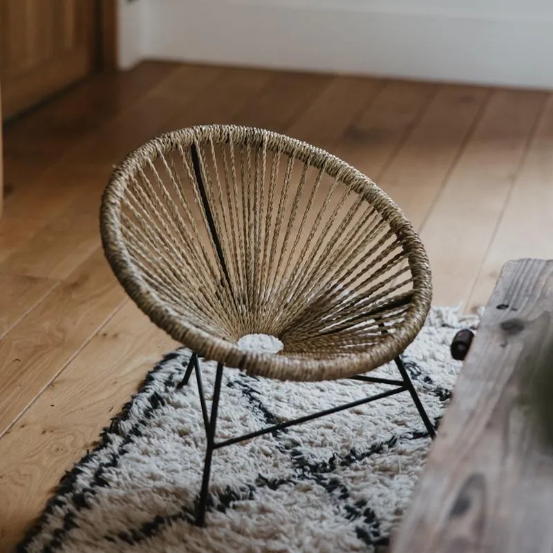 Petit fauteuil en métal tressé en fibre naturelle