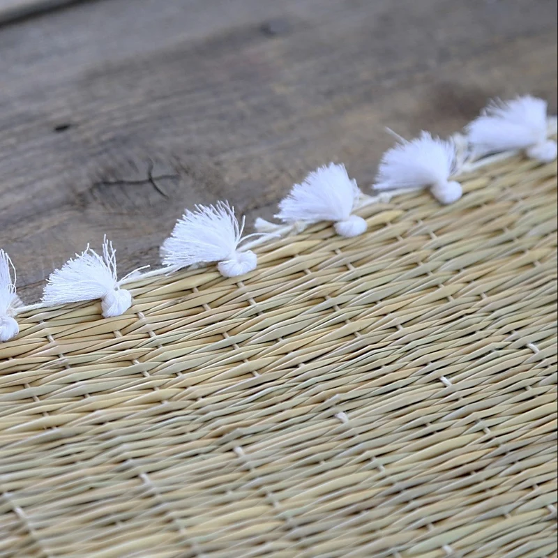 Set de table pompons blanc tressé en fibre naturelle 40x30 cm