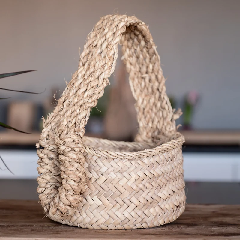 Panier ARTIZAN en feuille de palmier avec grande anse en corde tressée