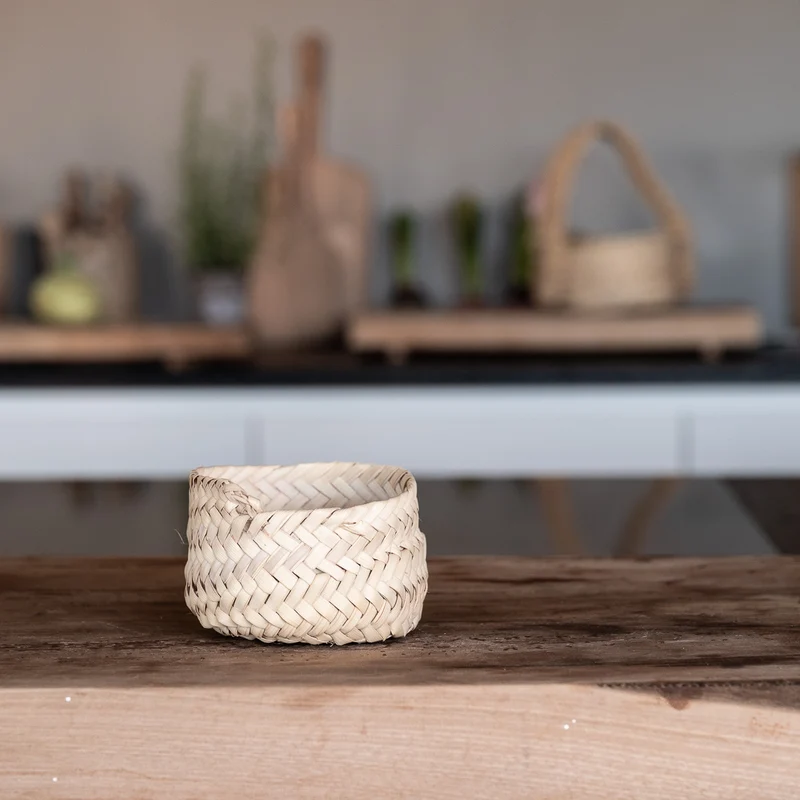 Petites corbeilles CLARA tressées artisanales en feuille de palmier
