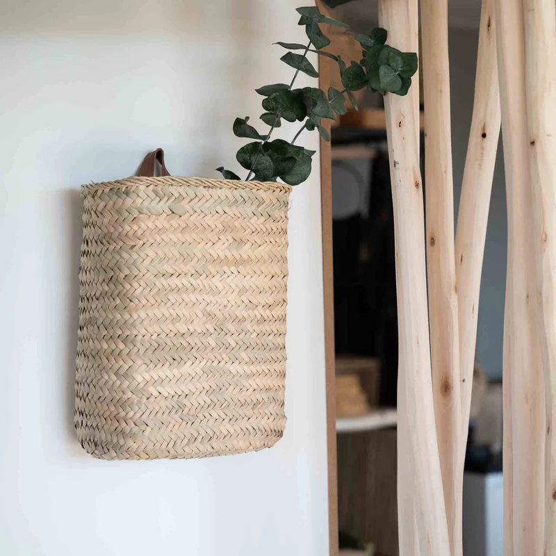 Panier Tressé ARTIZAN Mural en Feuille de Palmier avec Anse en Cuir - Rangement Multifonction