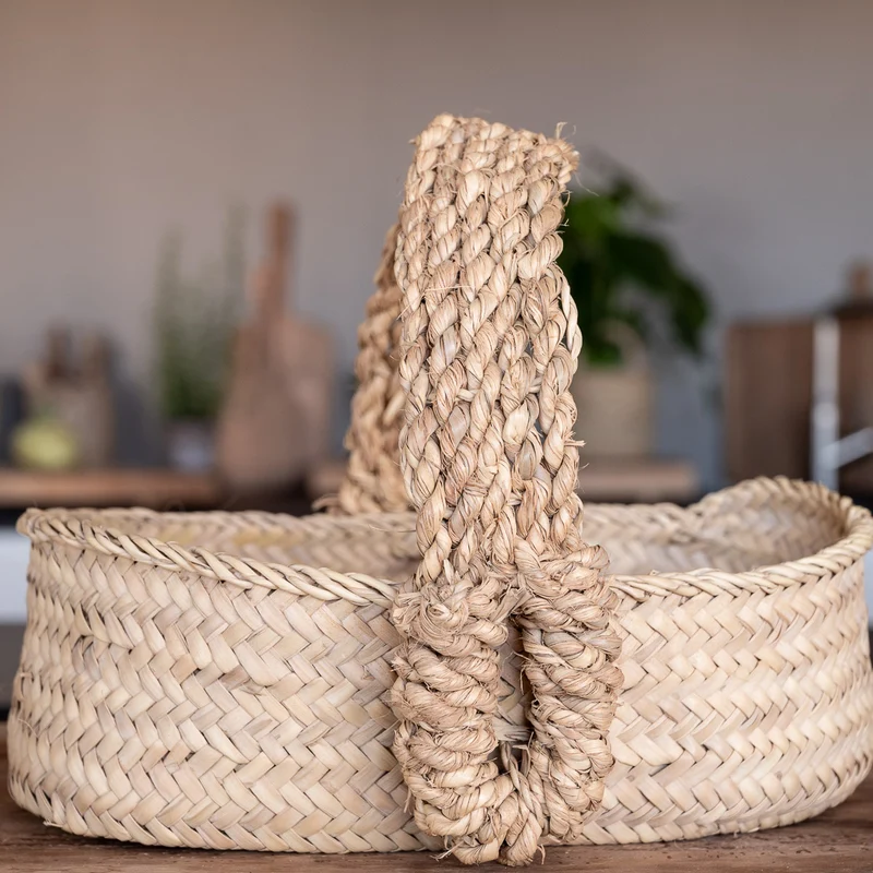Panier ARTIZAN en feuille de palmier avec grande anse en corde tressée