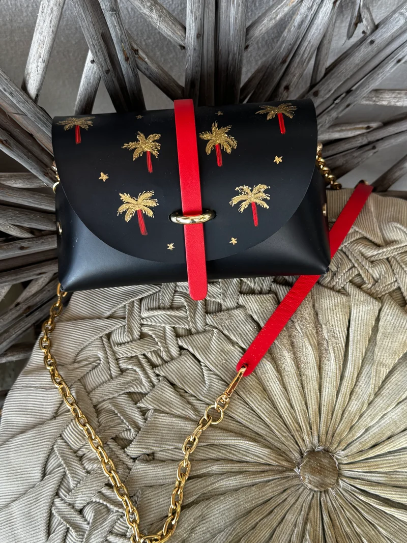 SAC CUIR , LAVA ON THE BEACH