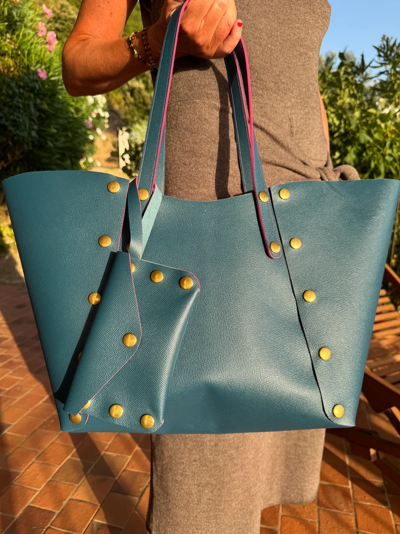 SAC CABAS GEORGES EN CUIR GRAINÉ BLEU ET BORDURES ROSES