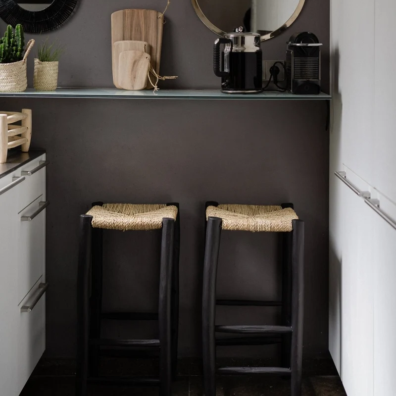 Tabouret de Bar en Bois Peint Noir BAA - Design Artisanal Bohème